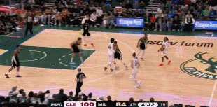 舉火燒天！阿倫順下暴力隔扣大洛 騎士轟出一波13-0打停雄鹿